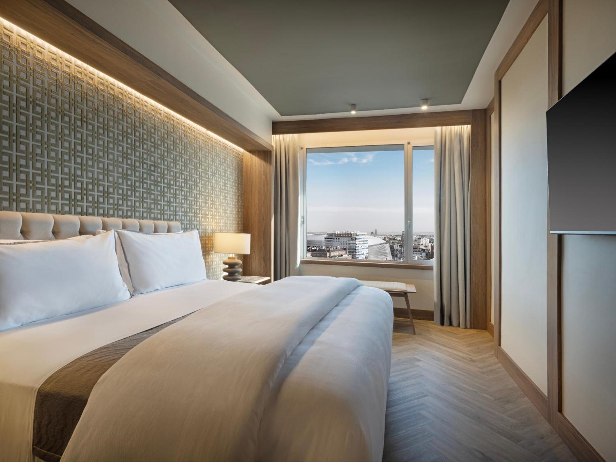 The Westin Madrid Cuzco Hotell Exteriör bild
