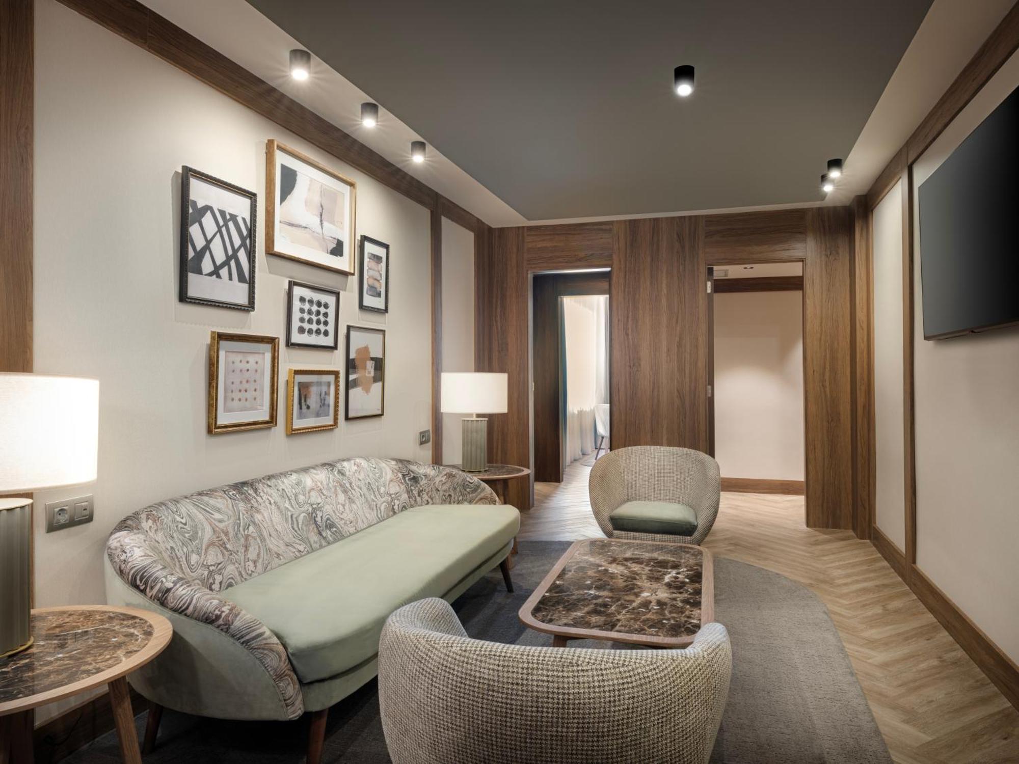 The Westin Madrid Cuzco Hotell Exteriör bild