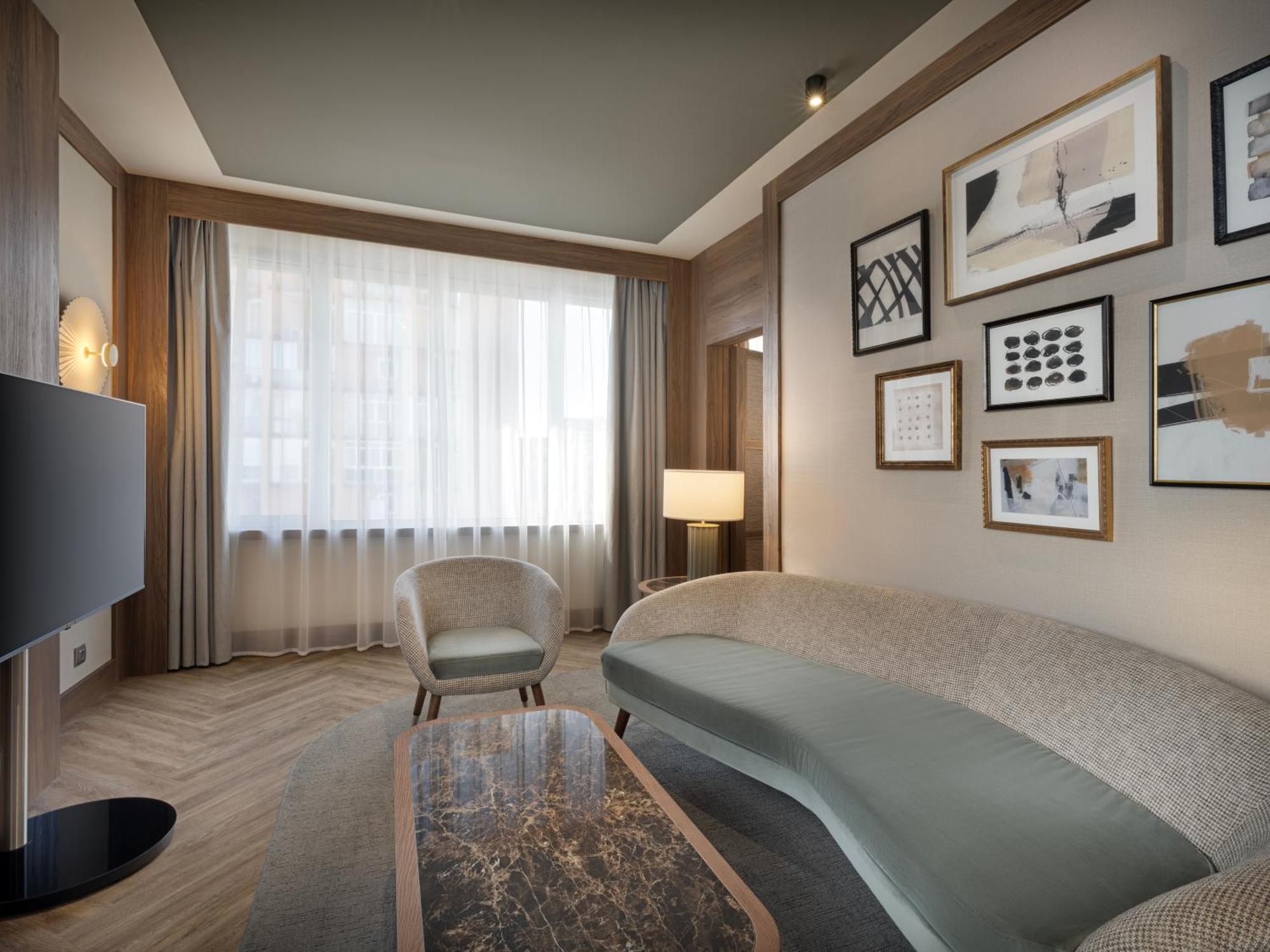 The Westin Madrid Cuzco Hotell Exteriör bild