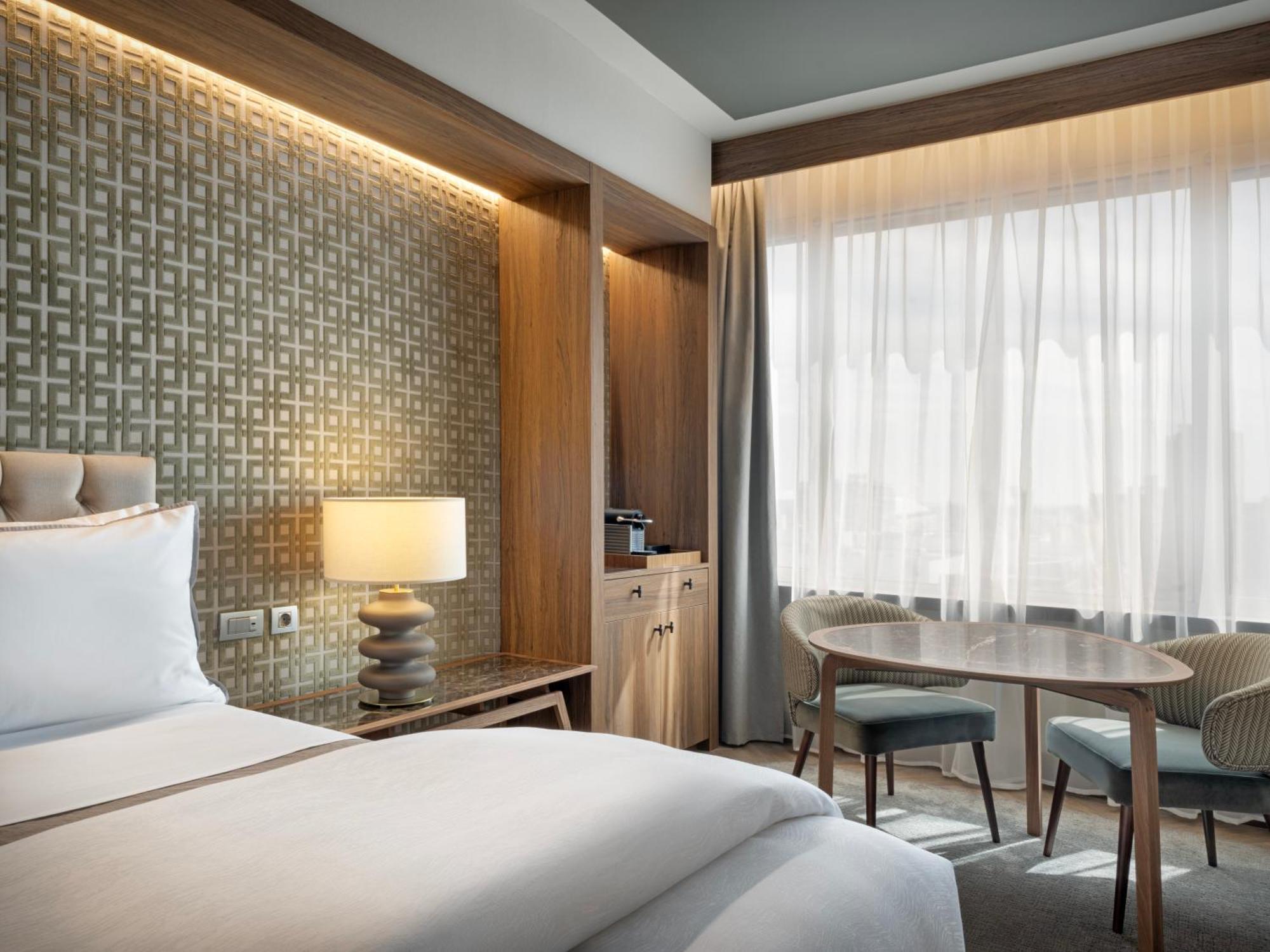 The Westin Madrid Cuzco Hotell Exteriör bild