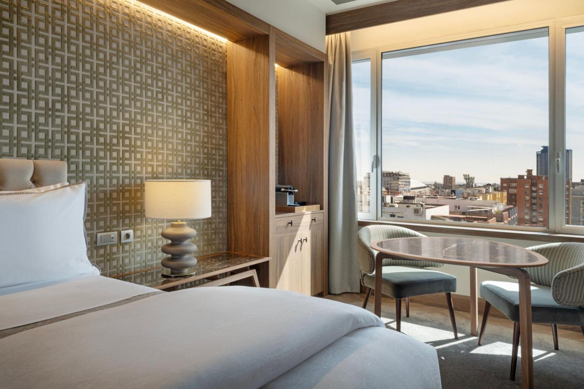 The Westin Madrid Cuzco Hotell Exteriör bild