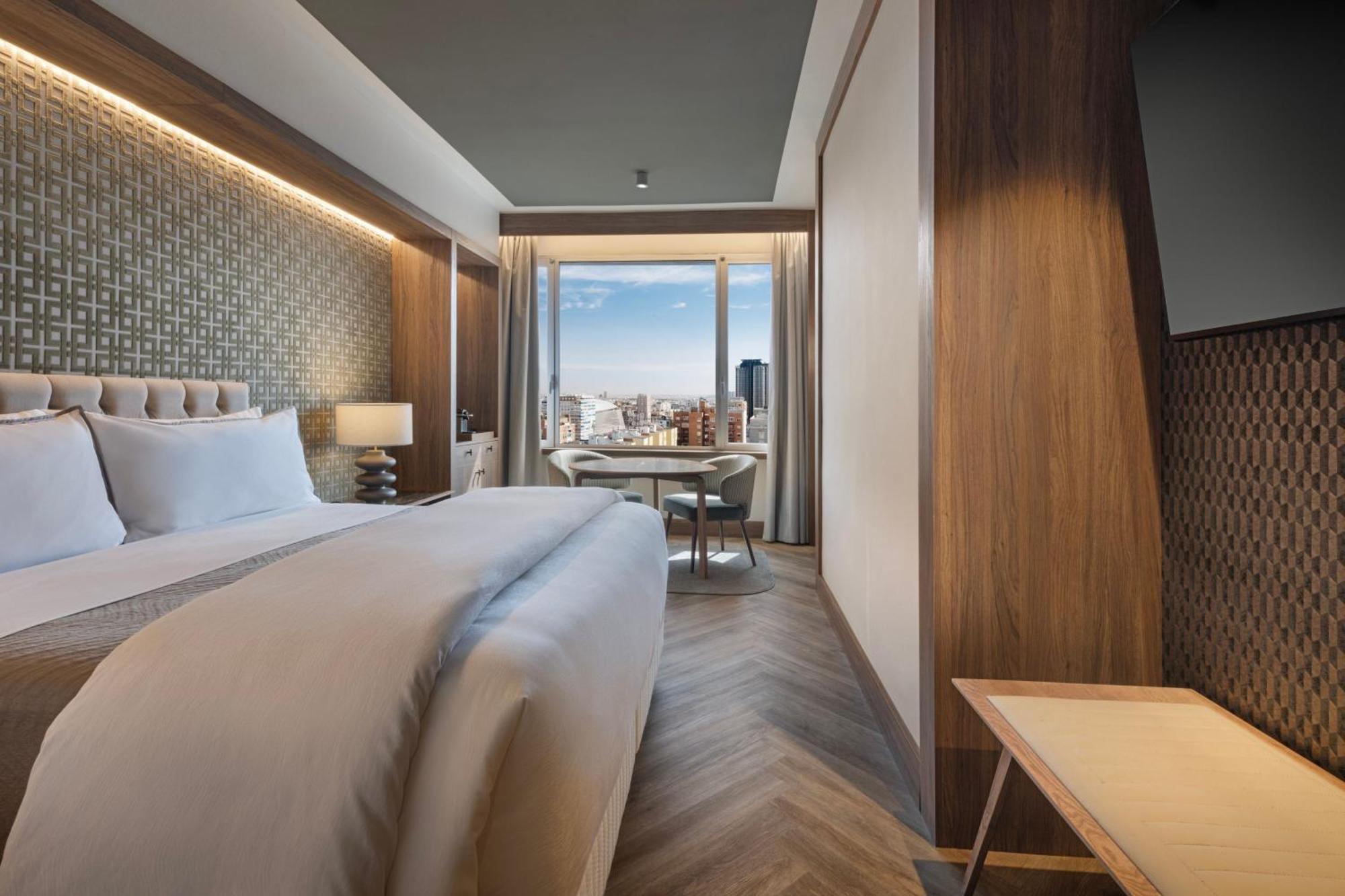 The Westin Madrid Cuzco Hotell Exteriör bild