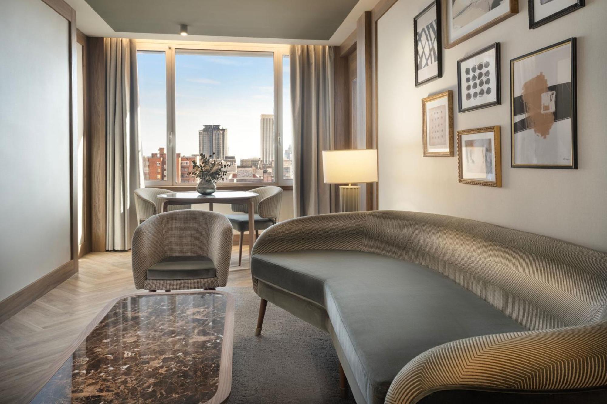 The Westin Madrid Cuzco Hotell Exteriör bild