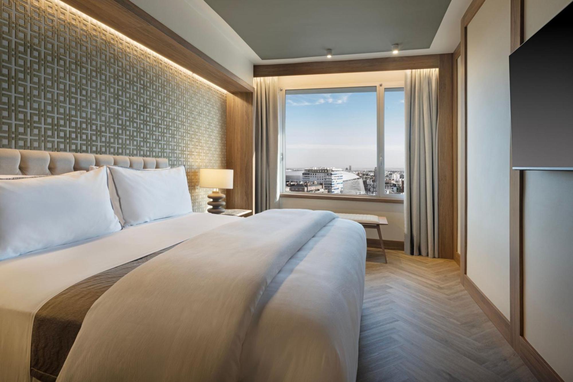 The Westin Madrid Cuzco Hotell Exteriör bild