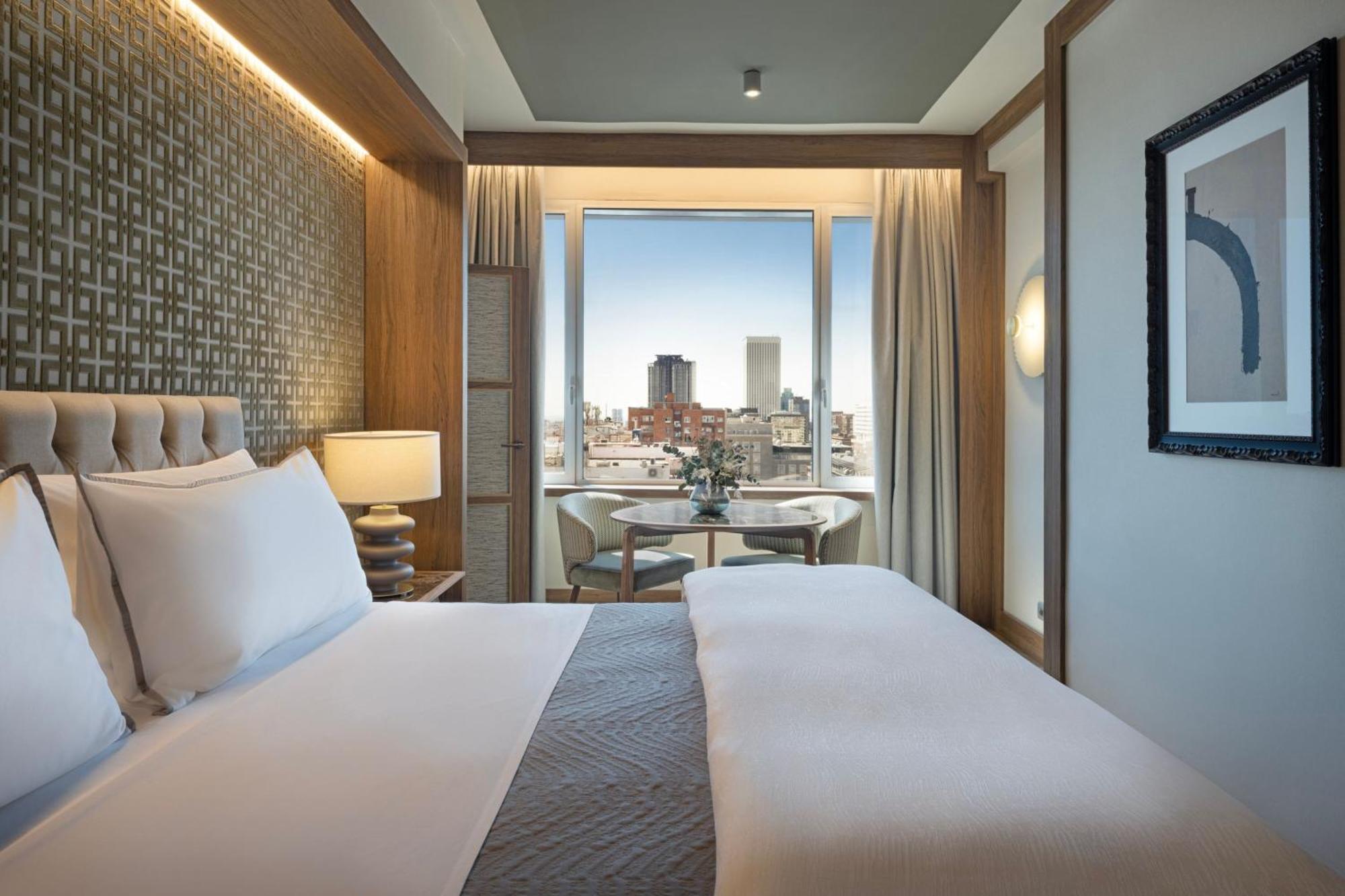 The Westin Madrid Cuzco Hotell Exteriör bild