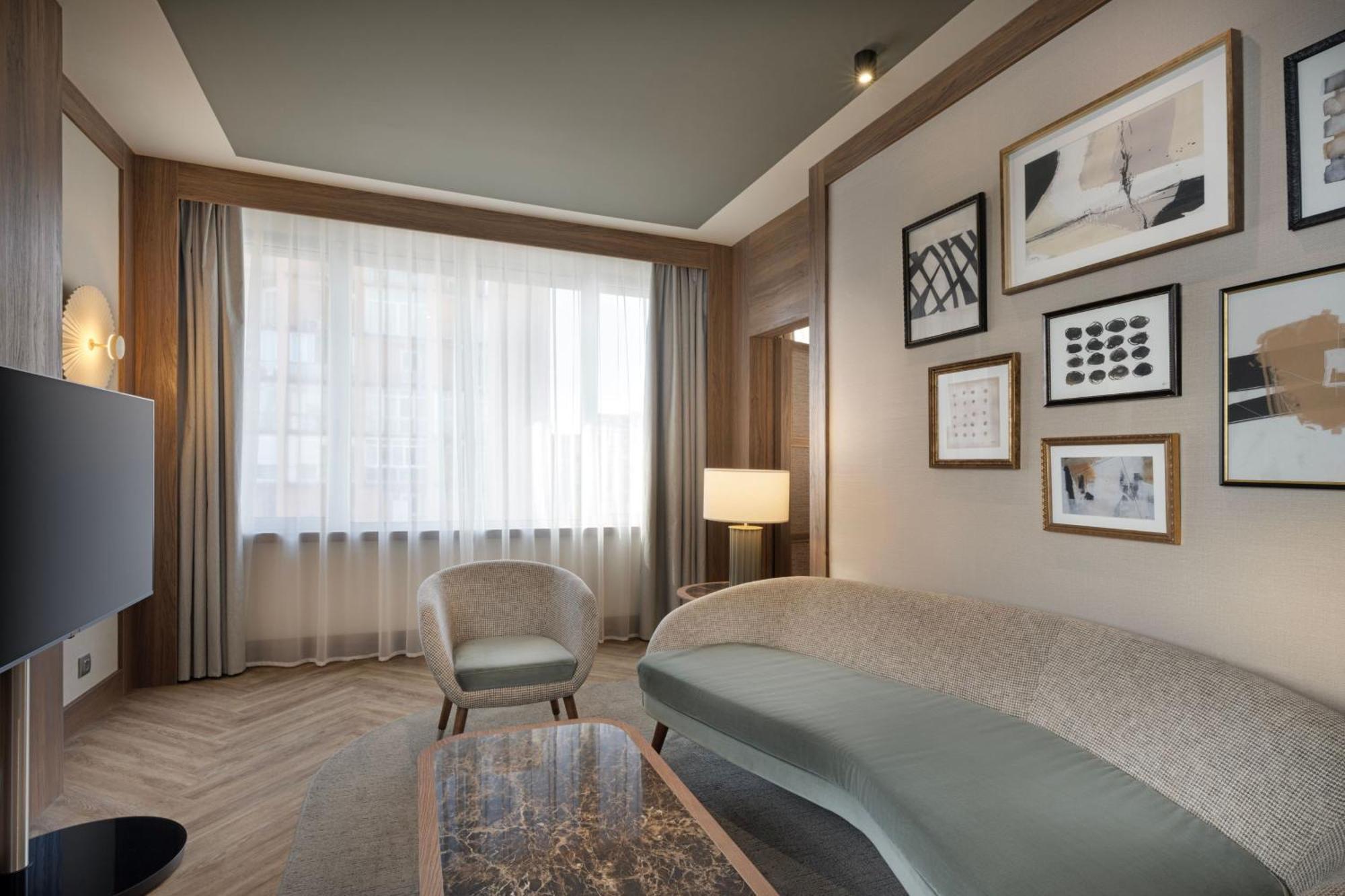 The Westin Madrid Cuzco Hotell Exteriör bild