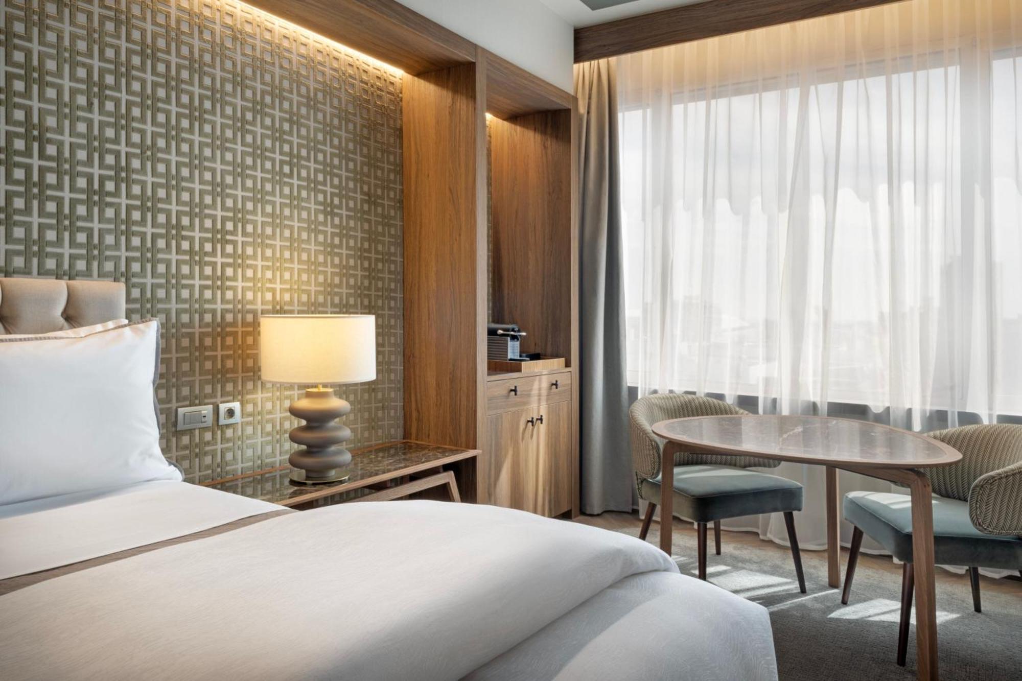 The Westin Madrid Cuzco Hotell Exteriör bild