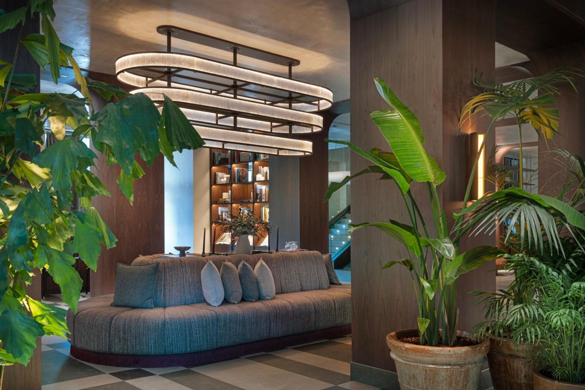 The Westin Madrid Cuzco Hotell Exteriör bild