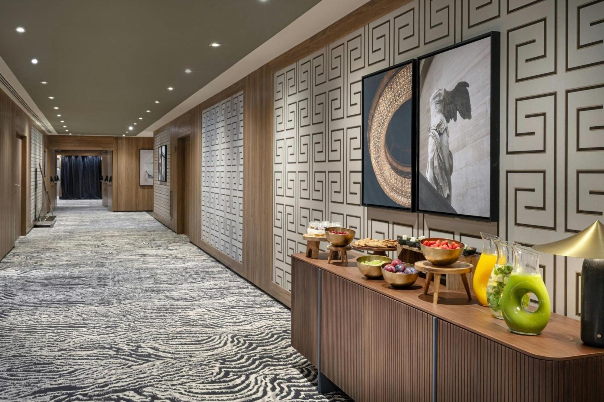 The Westin Madrid Cuzco Hotell Exteriör bild